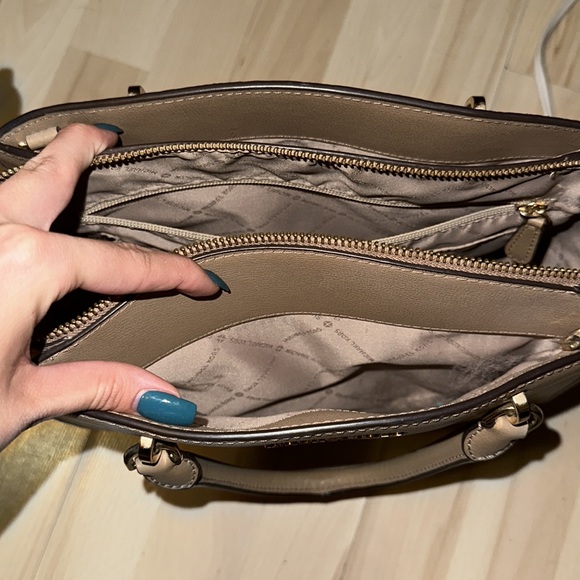 Michael Kors bag - Picture 3 of 5